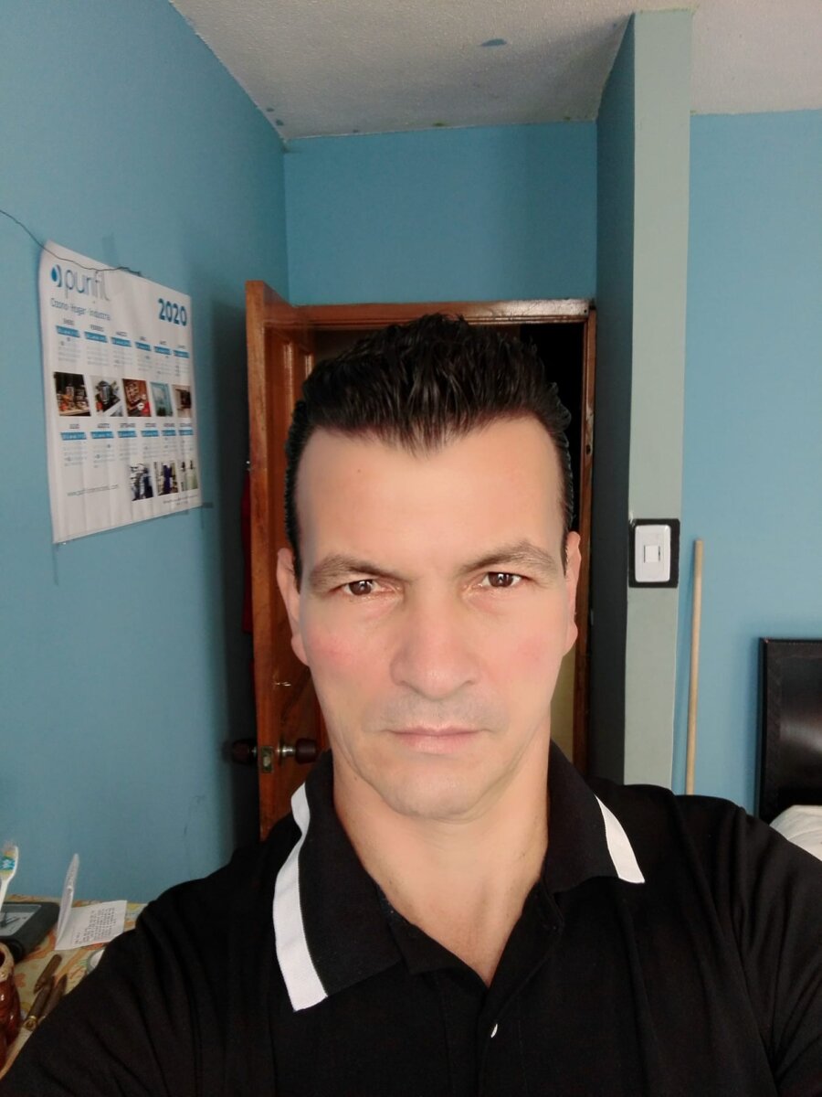 Desalmados robaron y mataron a Jhon Jairo en Ciudad Bolívar Jhon Jairo Guzmán fue vilmente asesinado por tres sujetos, entre ellos un menor de edad, en medio de un violento atraco en Ciudad Bolívar. ¡Los bandidos se le llevaron hasta los zapatos!