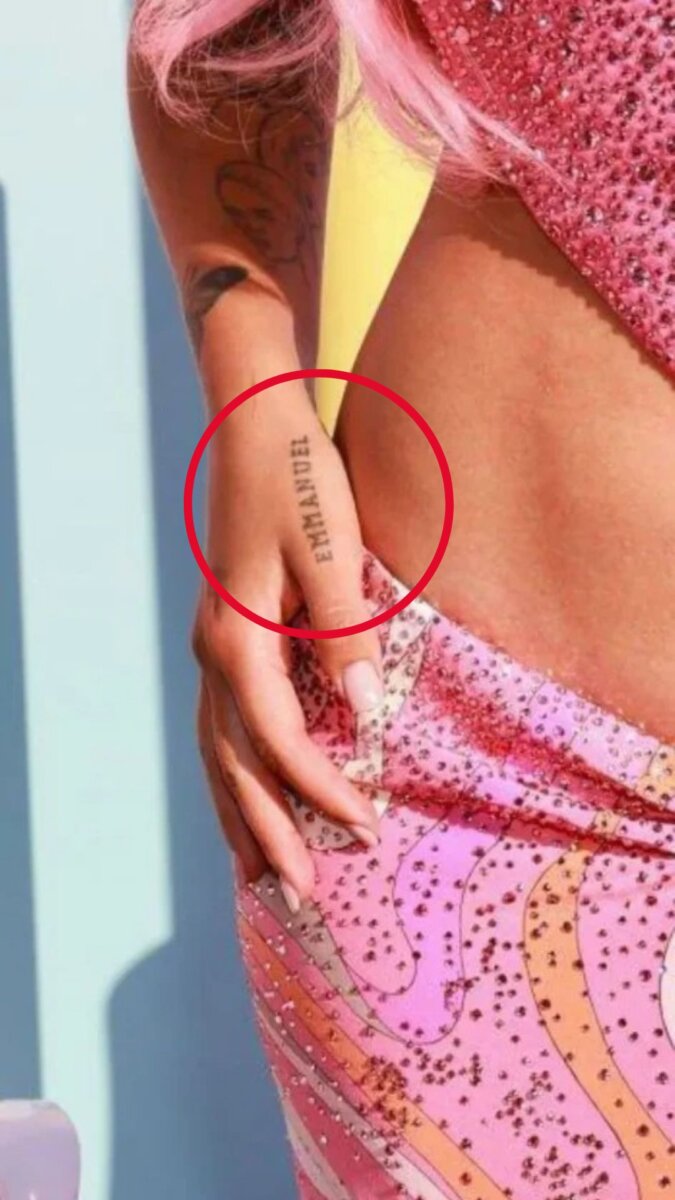 EN FOTOS: Karol G todavía no se borra el tatuaje que se hizo en honor a Anuel La cantante Karol G dejó ver que aún lleva consigo un recuerdo de su exnovio Anuel, se trata de un tatuaje que dio de qué hablar en los últimos días.