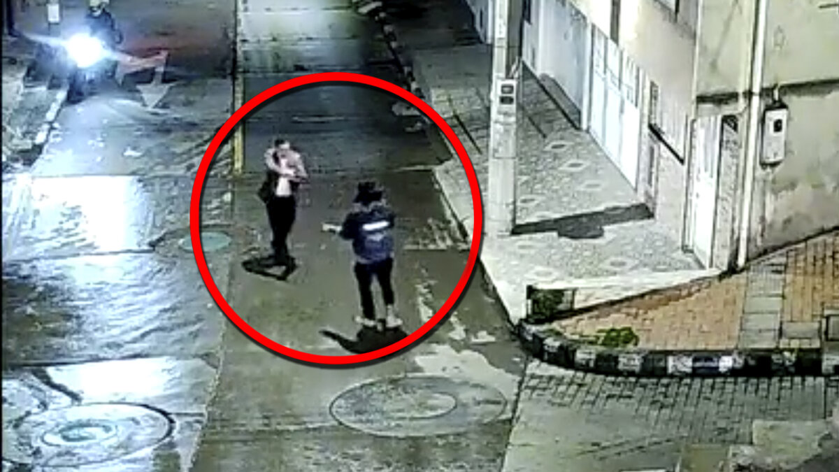EN VIDEO: policía retirado frustró robo en San Cristóbal En video quedó registrado el momento en el que un expolicía logra frustrar un robo en San Cristóbal. Vea el video aquí.