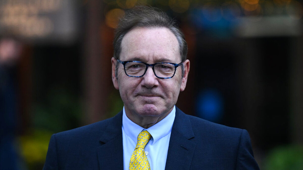 El actor Kevin Spacey fue absuelto de agresiones sexuales por un tribunal en Londres Con lágrimas tras la decisión, el actor estadounidense Kevin Spacey fue declarado inocente por nueve cargos relacionados con casos de acoso sexual.