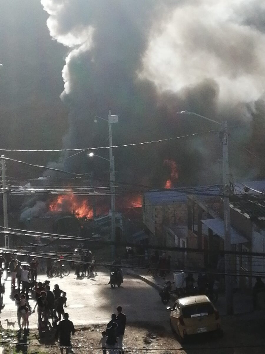 Emergencia en Ciudad Bolívar: voraz incendio en El Paraíso 1 Emergencia en Ciudad Bolívar: voraz incendio en El Paraíso Varias casas resultaron afectadas por un incendio en el sector de El Paraíso, en Ciudad Bolívar, y en este momento las autoridades luchan por controlar las llamas que han dejado a varias familias afectadas.