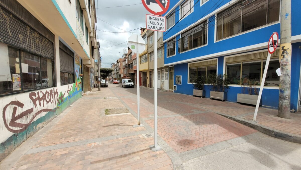 Este es el joven que fue vilmente asesinado a machete en Suba El aberrante hecho violento registrado este fin de semana en la localidad de Suba ha consternado a la capital, pues un joven fue vilmente asesinado a machete por sus propios familiares en el barrio San Carlos.