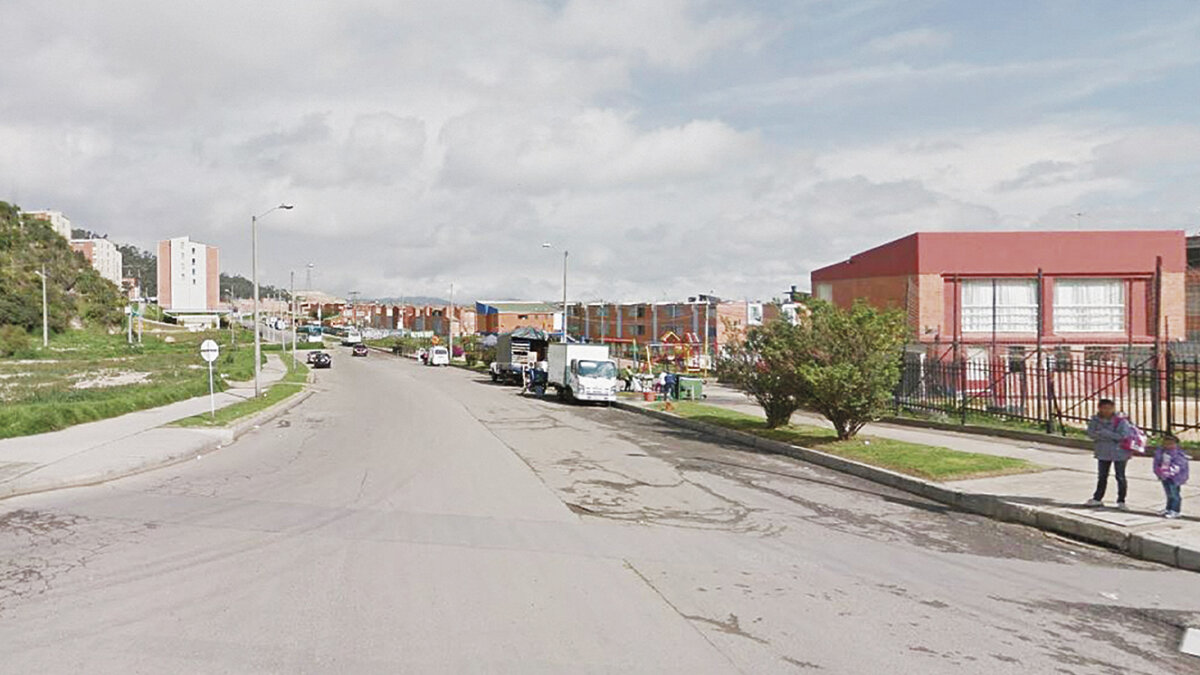 Homicidio a bala en Soacha En la madrugada de este domingo el cuerpo tendido de un joven en vía pública alertó a la comunidad en el sector de El Barreno, en el vecino municipio de Soacha, quienes inmediatamente dieron el aviso a las autoridades para que acudieran al punto y verificaran qué le había sucedido, pues aparentemente tenía signos de violencia.