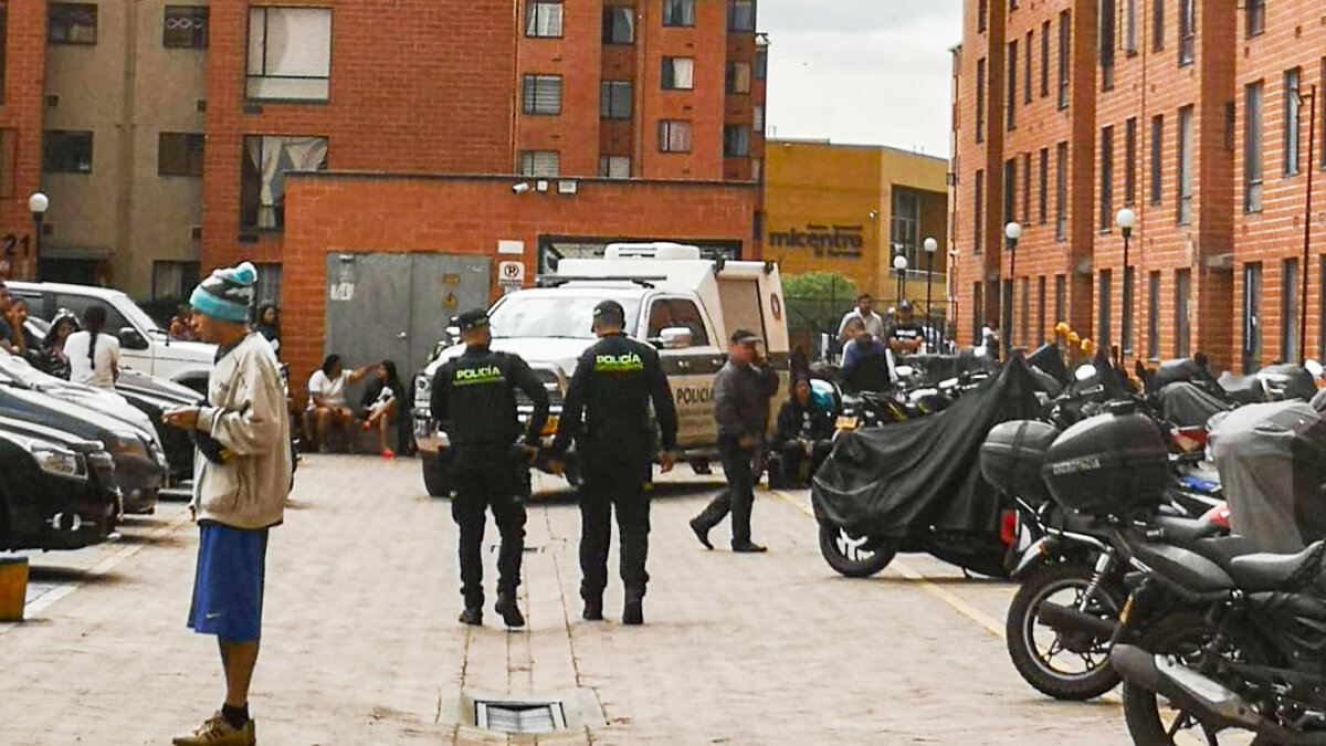 Un joven falleció en medio de riña en apartamento de Bosa Los tragos habrían desatado una riña que, resultó cobrando la vida de un joven al interior de un apartamento en Bosa.