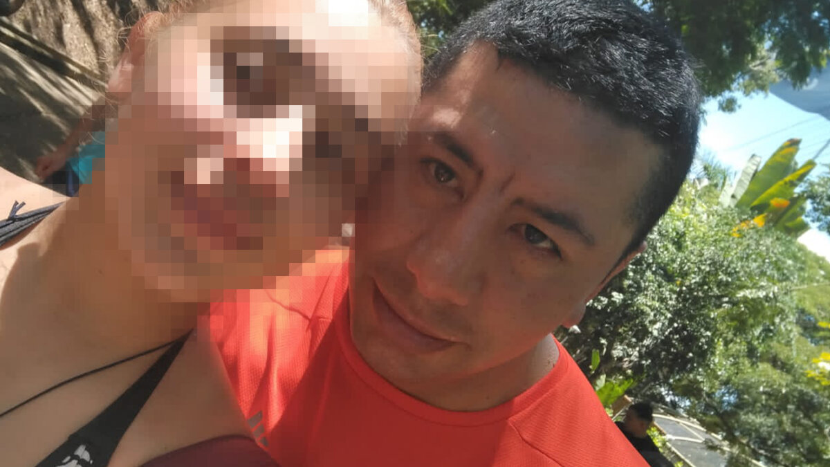 Ómar, el guarda de seguridad al que los fleteros le quitaron la vida en Usme 2 Ómar, el guarda de seguridad al que los fleteros le quitaron la vida en Usme La esposa de Ómar Bejarano, el hombre que perdió la vida en un nuevo caso de fleteo registrado en la localidad de Usme, le narró a Q'HUBO los momentos en los que su pareja fue impactada en medio del forcejeo para evitar el robo de 14 millones de pesos.