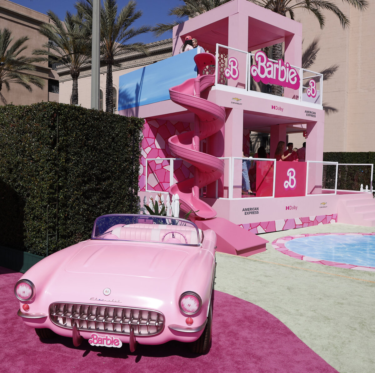 La cultura Barbiecore está conquistando el mundo: pille de qué se trata Se acerca el estreno de la película de Barbie, y la cultura Barbiecore está conquistando el mundo; la ola rosa fucsia se extiende por todos lados.