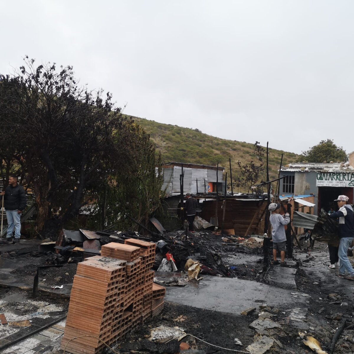La devastación tras las llamas: el día después del incendio en Ciudad Bolívar 1 La devastación tras las llamas: el día después del incendio en Ciudad Bolívar Cerca de las cinco de la tarde de este martes se presentó un grave incendio en el sector del Paraíso, en la parte alta de la localidad de Ciudad Bolívar.