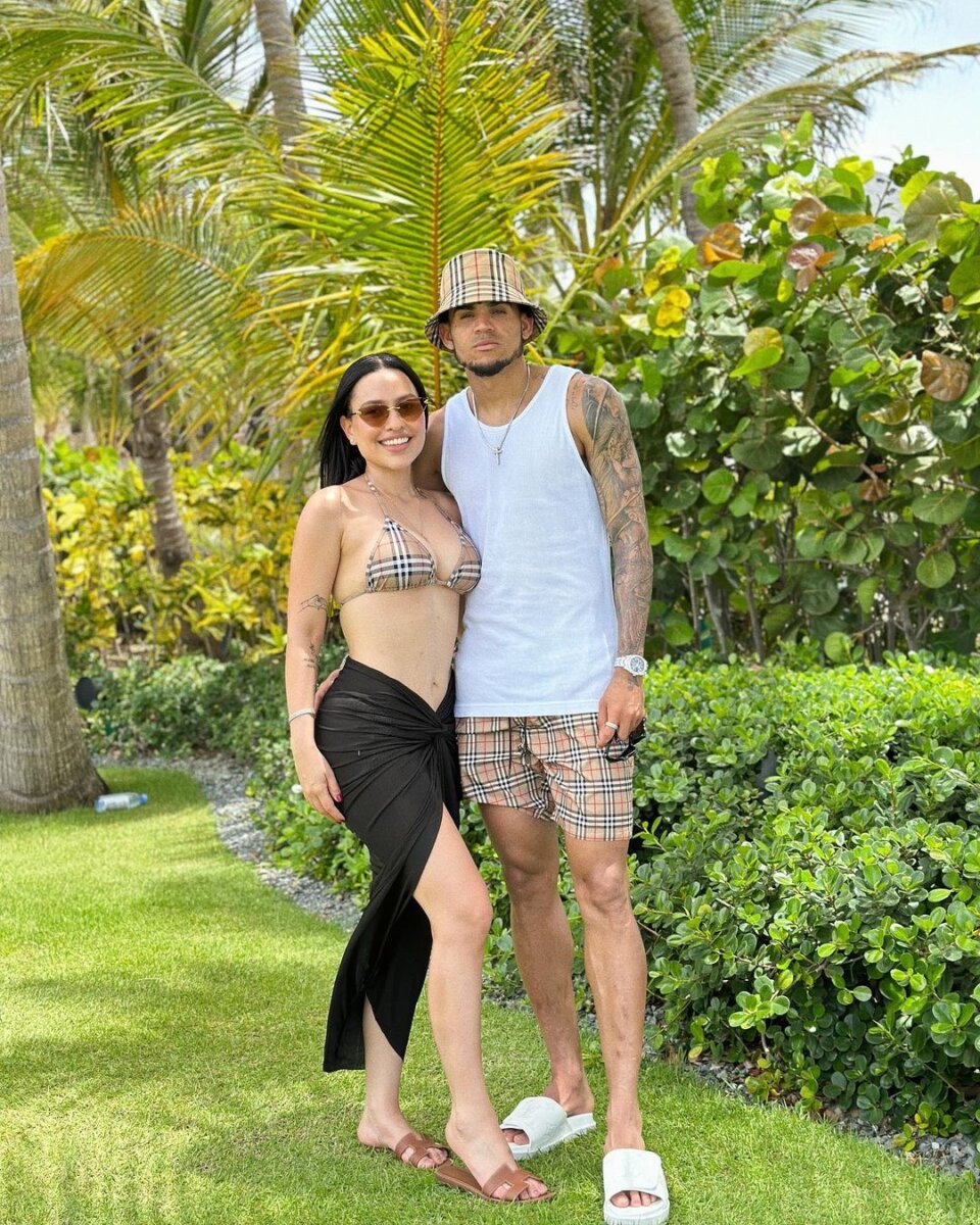 La historia de amor de Lucho Díaz y Gera Ponce En la noche del jueves, 6 de julio, Lucho Díaz y Gera Ponce se comprometieron en medio de una velada realmente romántica. 