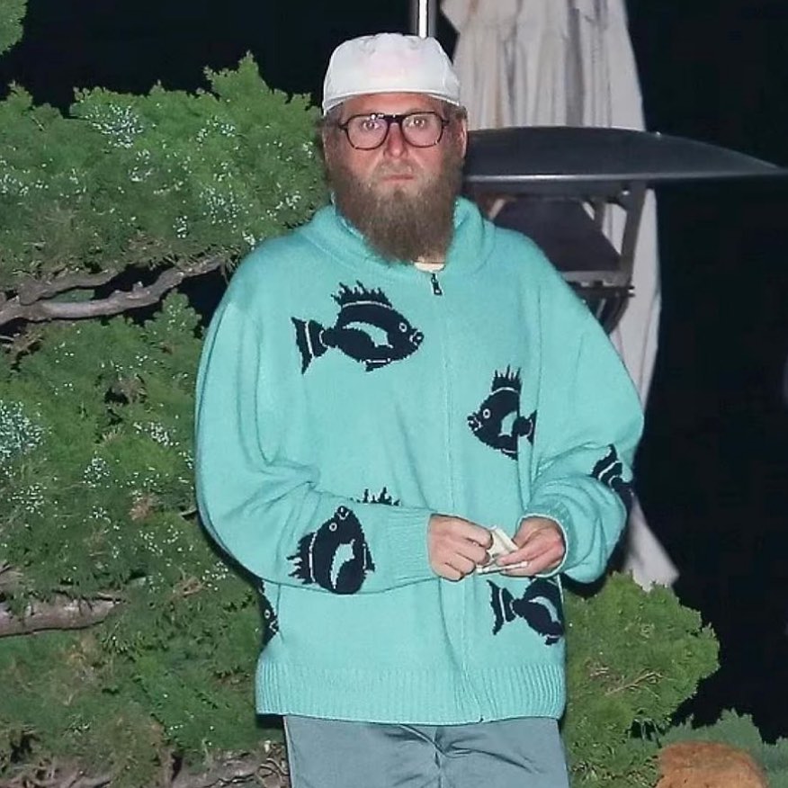 La verdad sale a la luz Alexa Nikolas revela el infierno que vivió con Jonah Hill La actriz Alexa Nikolas, conocida por su papel de Nicole Bristow en la serie juvenil ‘Zoey 101’, ha acusado al actor y comediante Jonah Hill de golpearla y abusarla sexualmente cuando ella tenía 16 años y él 24. Según Nikolas, los hechos ocurrieron en el año 2009, cuando ambos coincidieron en el rodaje de la película ‘Superbad’, en la que ella tenía un pequeño papel.