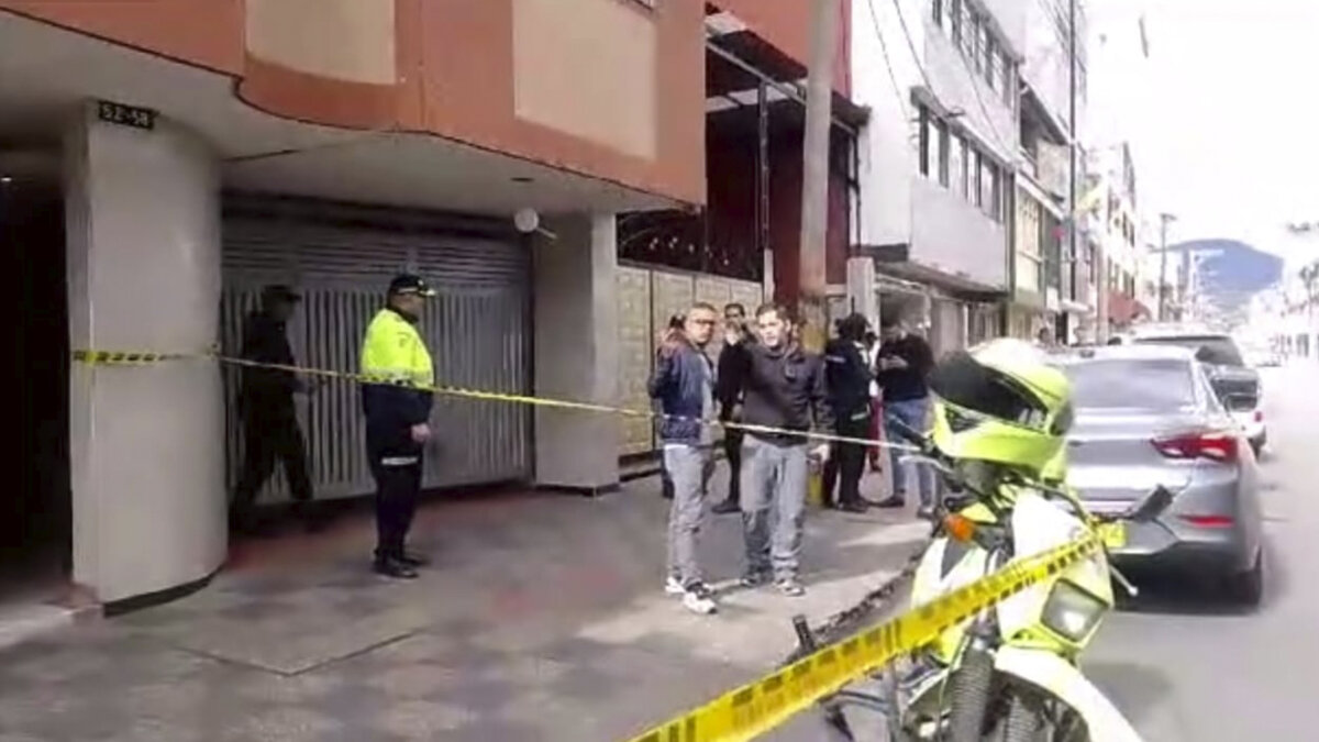 Lanzaron una granada dentro de un motel en Venecia, ofrecen $20 millones por información Durante la tarde de este jueves 20 de julio se registró una explosión al interior de un motel ubicado sobre la Diagonal 47 sur con Carrera 52 en el barrio Venecia de la localidad de Tunjuelito, según las primeras informaciones no hubo personas heridas ni víctimas mortales.