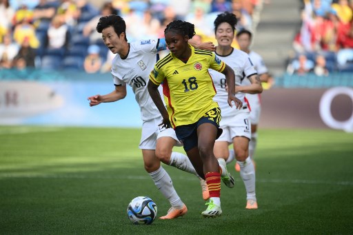 Linda Caicedo encendió las alarmas en la Selección Colombia tras desvanecerse en pleno entrenamiento 1 Linda Caicedo encendió las alarmas en la Selección Colombia tras desvanecerse en pleno entrenamiento Hace pocos minutos se confirmó la noticia sobre Linda Caicedo por parte de una de las periodistas colombianas enviadas a cubrir el Mundial de Fútbol Femenino de Australia y Nueva Zelanda, quien acompañaba el entrenamiento de la Selección Colombia de cara al próximo juego contra Alemania.