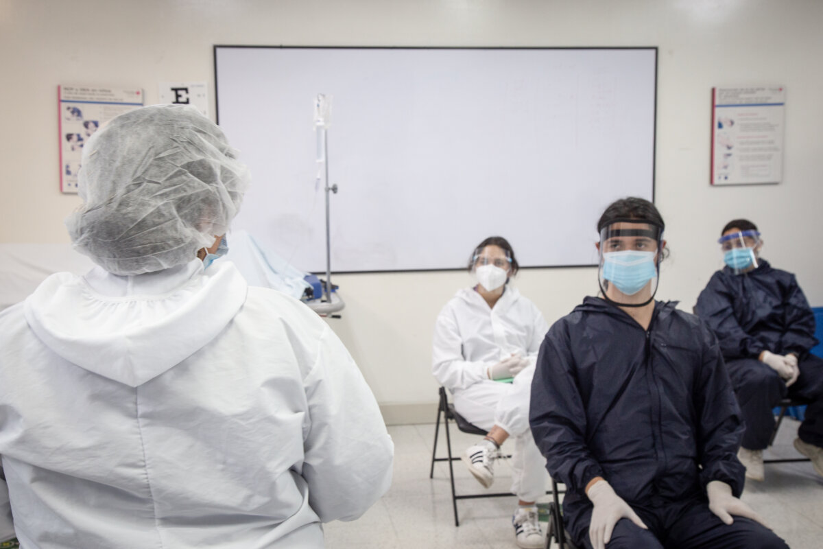 Los Mic, ¿otra enfermedad para la salud en Colombia? 1 Los Mic, ¿otra enfermedad para la salud en Colombia? En un comienzo, la idea de traer médicos venezolanos a Colombia parecía genuina y bien intencionada, pues se buscaba que un grupo de 1.200 jóvenes colombianos que se graduaron de Medicina en Venezuela pudieran homologar aquí sus estudios.