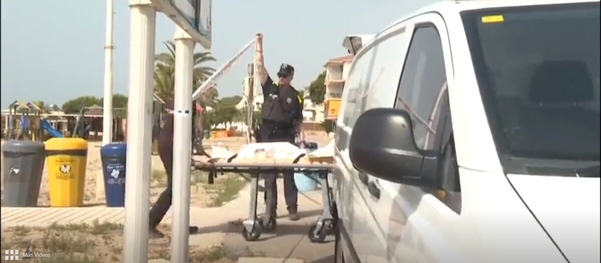 ¡Macabro! Hallan el cuerpo de un bebé decapitado 2 ¡Macabro! Hallan el cuerpo de un bebé decapitado En las últimas horas, el cuerpo de un bebé decapitado fue hallado flotando en una playa. El cadáver se encontraba en alto grado de descomposición.