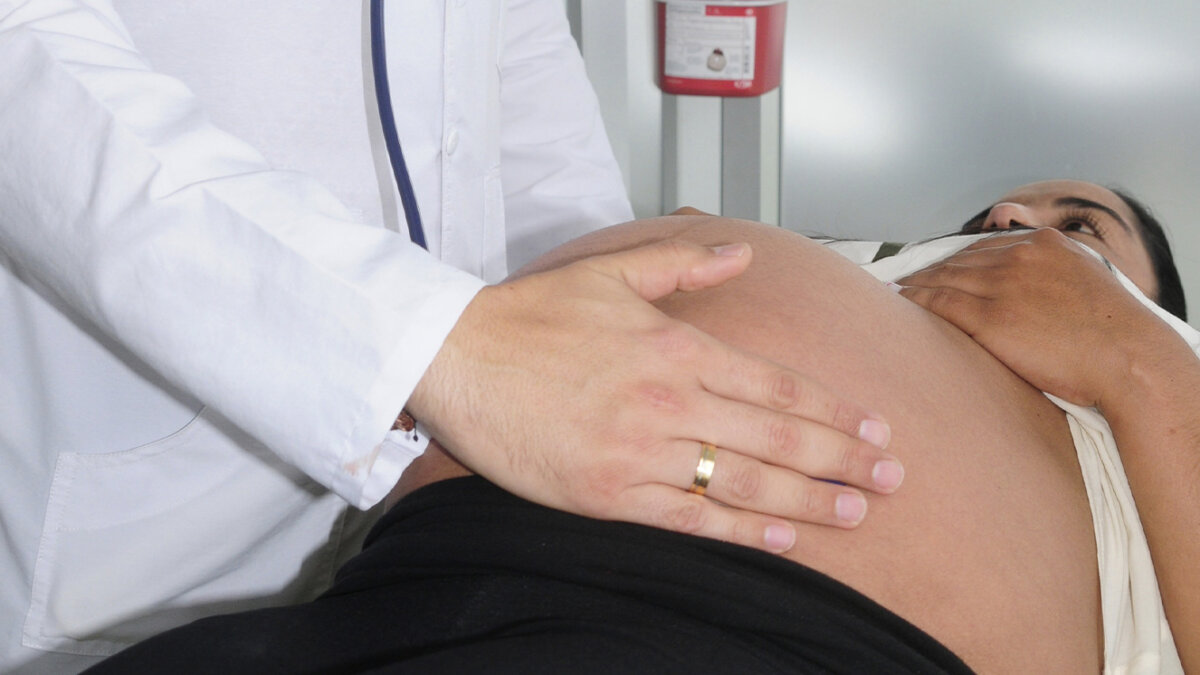 Mamitas, a cuidarse de los embarazos de alto riesgo Seis de cada 10 embarazos están teniendo complicaciones, por eso le traemos una serie de recomendaciones para que su bebé nazca saludable y que las mamitas no sufran problemas de salud.