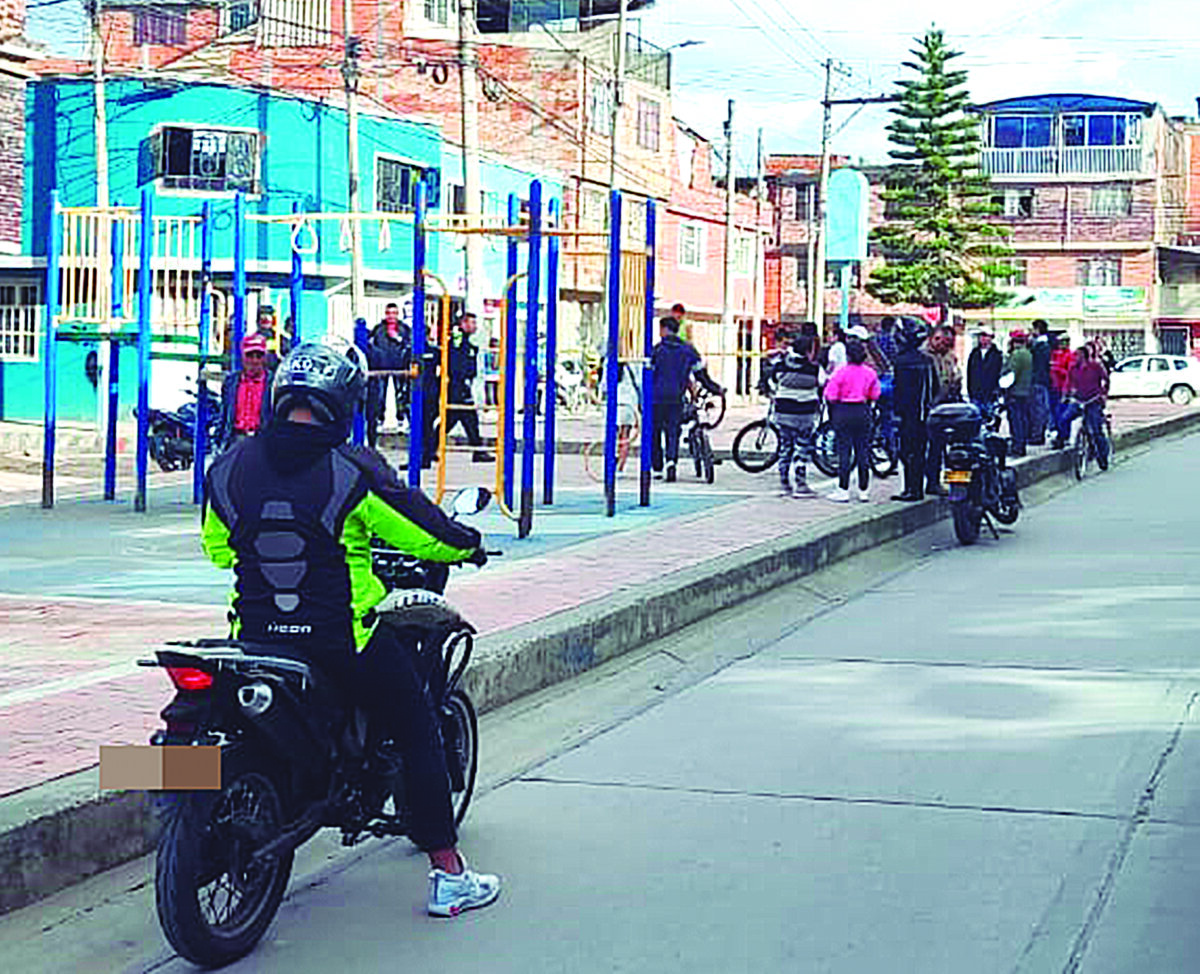 Ciudad Bolívar: riña a puñal en Alameda cobró la vida de un menor de 17 años Pasado el mediodía de este martes dos menores de edad se enfrascaron en una discusión que terminó en una riña a puñal, ocurrida en el barrio Alameda, de Ciudad Bolívar.