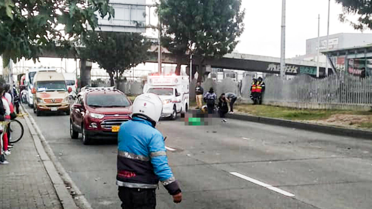 Tragedia en Soacha: menor de edad murió en accidente de tránsito La víctima del accidente de tránsito, ocurrida por el sector de Terreros, en Soacha, iba en una moto junto a su hermano, y según vecinos de la zona, el exceso de velocidad, la imprudencia y el mal estado de las vías contribuirían al aumento de siniestros en la zona.