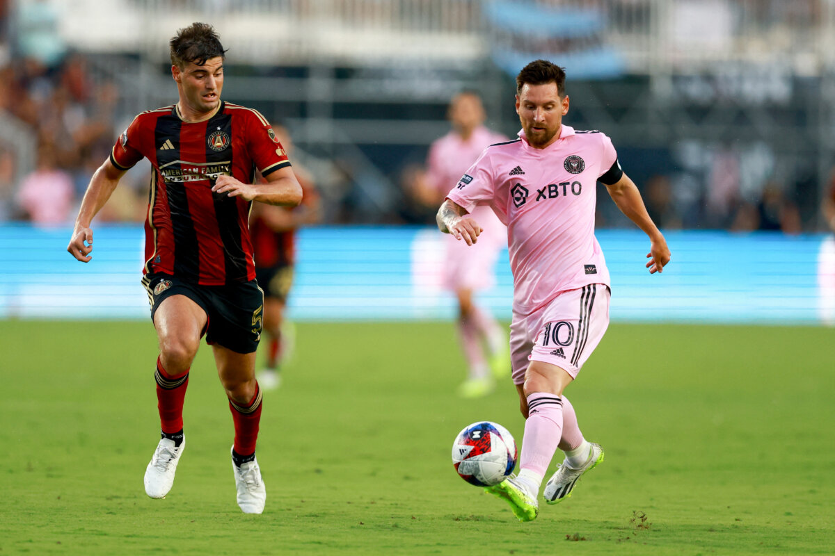 Messi sigue brillando: ajustó su doblete número 154 Messi no lleva ni una semana con el Inter Miami y ya marcó su primer doblete. Después de la expectativa que generó su presentación y las emociones que dejó su debut el pasado 21 de julio, tras anotar su primer gol, el argentino volvió a sorprender.
