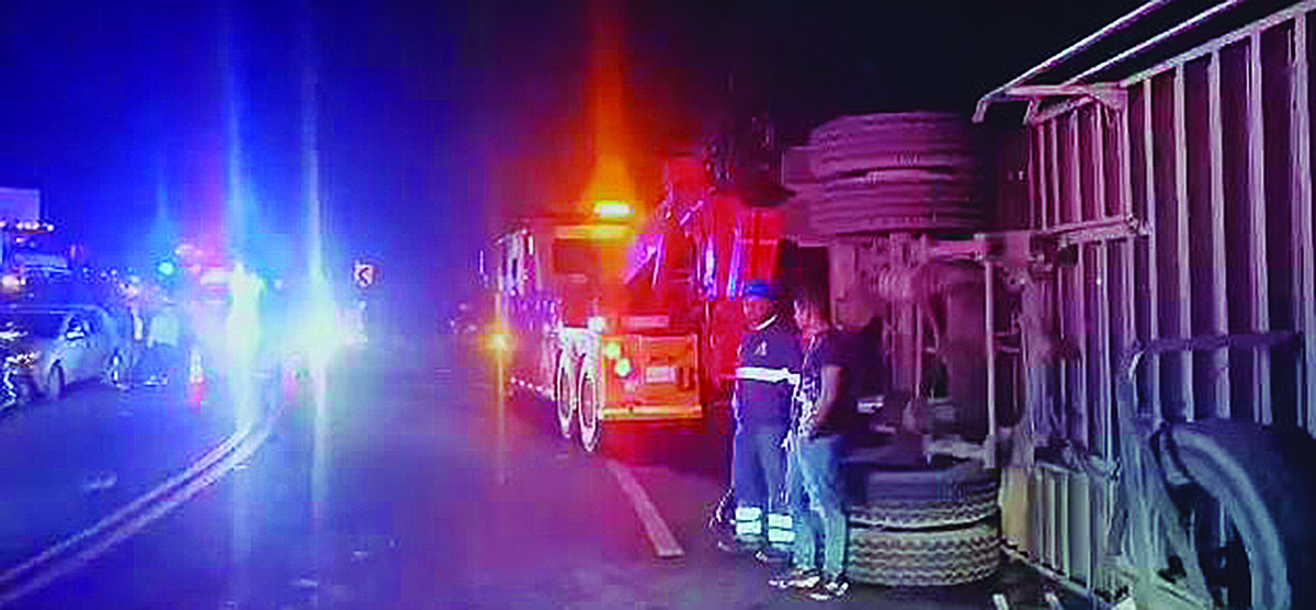Martha, la doctora que murió junto a su hijo en el siniestro de La Mesa 2 Martha, la doctora que murió junto a su hijo en el siniestro de La Mesa La doctora Martha y su hijo de 8 años perdieron la vida en grave accidente de tránsito en la vía Bogotá-La Mesa.