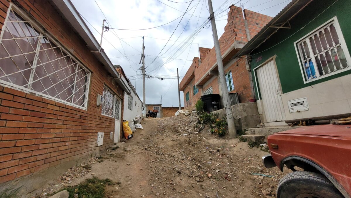 Un niño de 11 años resultó baleado en medio de un procedimiento policial en Soacha 1 Un niño de 11 años resultó baleado en medio de un procedimiento policial en Soacha Un niño de 11 años resultó gravemente herido luego de recibir un impacto de bala, en medio de un procedimiento policial en el sector de Cazuca, en Soacha.