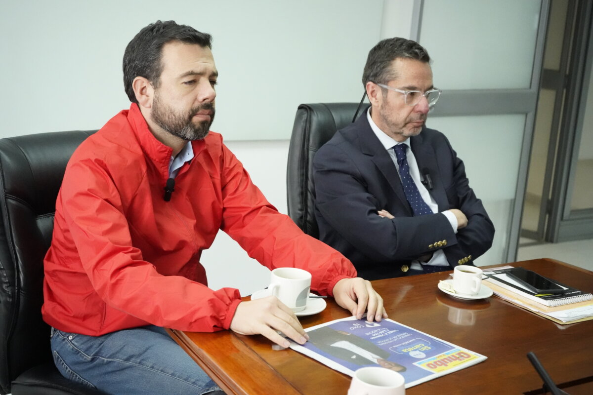 Nuevo alcalde para Bogotá: elección trascendental 2 Nuevo alcalde para Bogotá: elección trascendental En Q’HUBO, como medio líder en periodismo social y popular, consideramos fundamental destacar el valor de este proceso electoral y ofrecer a nuestros lectores una cobertura completa y equitativa a través de reportajes con todos los candidatos.