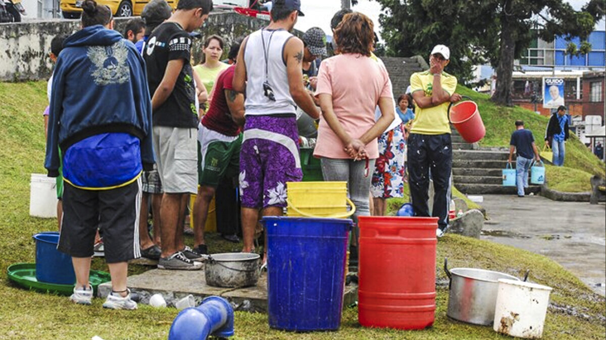 Ojo a los cortes de agua programados para hoy Debido a obras de reparación y mantenimiento de las redes de distribución de agua en algunos sectores de la ciudad y para garantizar el suministro continuo a toda la ciudadanía, la Empresa de Acueducto y Alcantarillado de Bogotá (EEAB), suspenderá temporalmente el servicio en diferentes puntos.