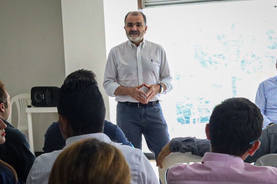 Óscar Iván Zuluaga no aceptó cargos por financiación de Odebrecht La diligencia judicial de Óscar Iván Zuluaga demoró cerca de cuatro horas y media, y todo apunta a que en los próximos meses el excandidato presidencial tendrá que presentarse de nuevo ante la jueza de garantías.