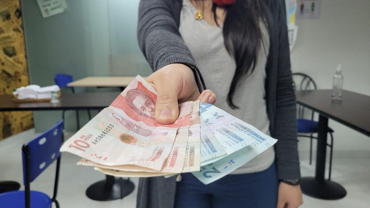 Pille si vale la pena invertir su dinero en un CDT Invertir el dinero siempre será un gran consejo, sin embargo, la duda es en ¿dónde invertirlo?, pues muchas veces se desconocen las distintas alternativas que tiene el mercado.