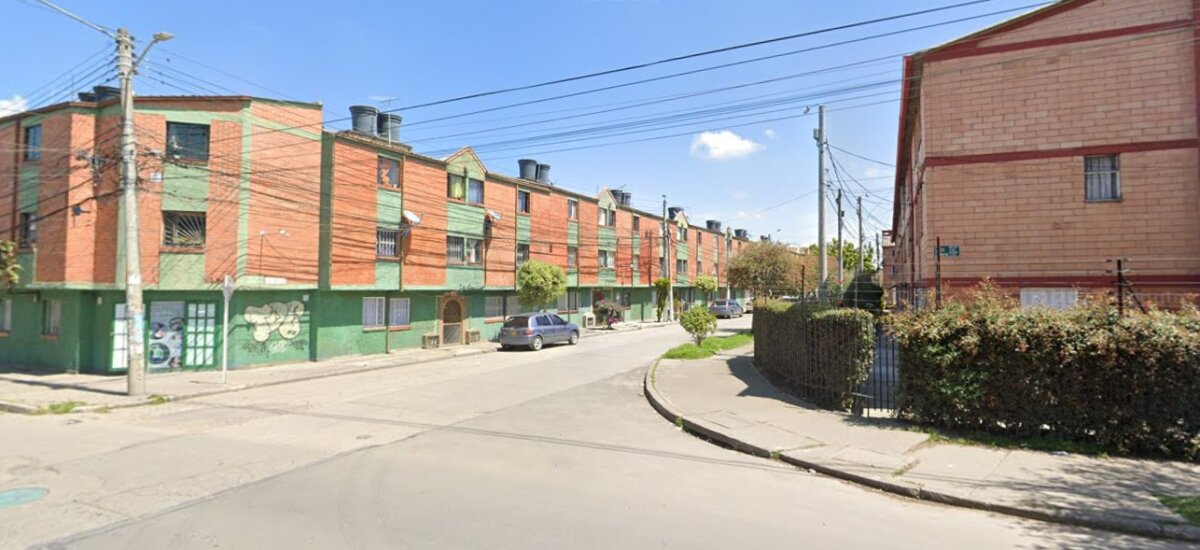 En Suba Almendros: con llaves maestras pillos habrían entrado a robar una vivienda 1 En Suba Almendros: con llaves maestras pillos habrían entrado a robar una vivienda En video quedó captado el momento en que los pillos ingresaron hasta la vivienda en Suba y hurtaron objetos avaluados en un total de 8 millones de pesos.