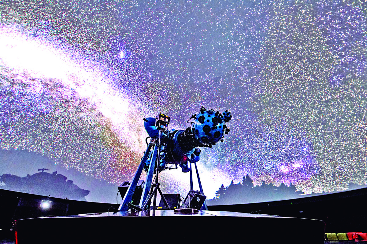 El Planetario le trae una experiencia única y al gratín 1 El Planetario le trae una experiencia única y al gratín Viva una experiencia 'Bajo las estrellas' con el Planetario.
