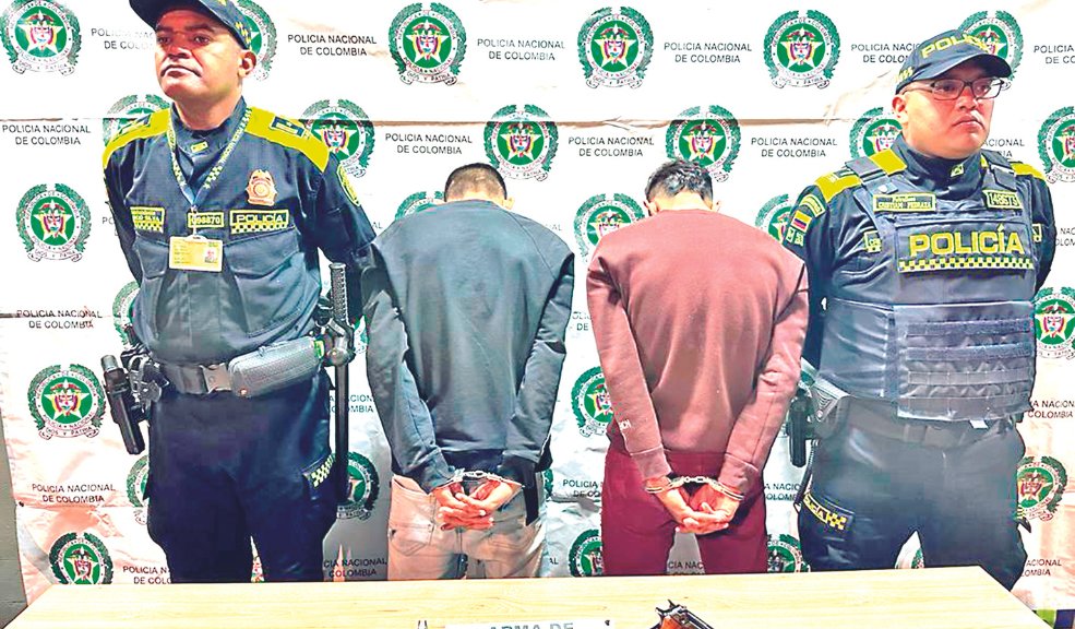 Los cogieron antes de cometer el crimen Recientemente las autoridades hicieron la captura de dos jóvenes de 23 y 27 años, a los que se les encontró un arma de fuego en su poder con la que, al parecer, pretendían cometer un homicidio en Chapinero.