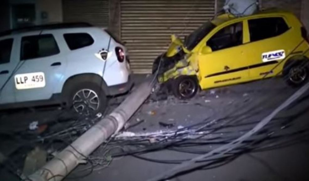 Taxista se estrelló contra un poste y dejó sin luz a los habitantes de Alfonso López
