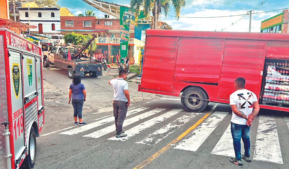 Trágico accidente cobró la vida de una niña de 11 años en Cundinamarca 7 Trágico accidente cobró la vida de una niña de 11 años en Cundinamarca Un menor de edad falleció tras ser embestido por un camión en el municipio de El Colegio, en Cundinamarca.