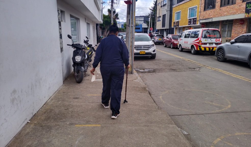 ¡No hay derecho! Pillos no perdonan ni a los adultos mayores en Fontibón 5 ¡No hay derecho! Pillos no perdonan ni a los adultos mayores en Fontibón Q'HUBO conoció que los adultos mayores se han convertido en el blanco predilecto para los ladrones en Fontibón. Esto fue lo que nos contó la comunidad.