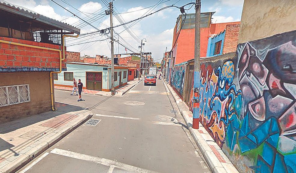 A bala hirieron a un conductor en Mosquera 2 A bala hirieron a un conductor en Mosquera Un conductor que llegaba a su casa cerca de la medianoche del viernes, fue sorprendido por las balas de un arma de fuego que accionó en su contra un sujeto que se movilizaba en una moto por el municipio de Mosquera (en Cundinamarca). El hombre se encuentra en un centro médico y las autoridades investigan.
