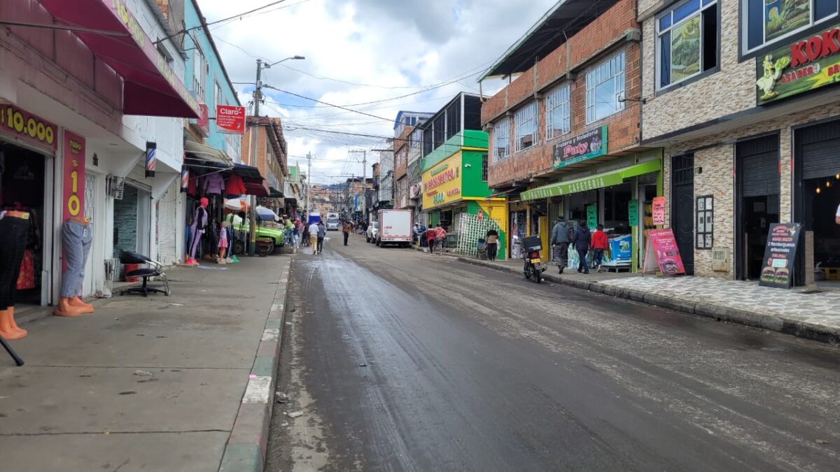 ¡Puñalada fatal! En medio de riña un taxista perdió la vida en Ciudad Bolívar 1 ¡Puñalada fatal! En medio de riña un taxista perdió la vida en Ciudad Bolívar Un taxista de 27 años perdió la vida en medio de una riña que dejó herido a otro taxista de 29, ocurrida en el barrio El Paraíso, de Ciudad Bolívar.