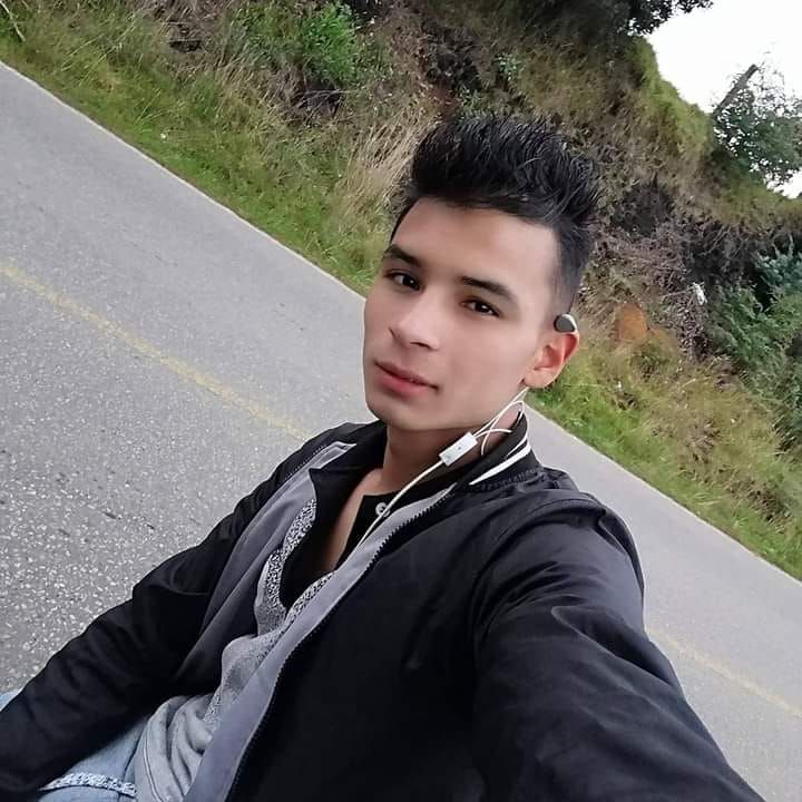 Un joven falleció en medio de riña en La Calera 1 Un joven falleció en medio de riña en La Calera El joven de 24 años murió luego de recibir un grave ataque con arma blanca a manos de otro joven que, al parecer, se encontraba departiendo en el mismo establecimiento comercial.