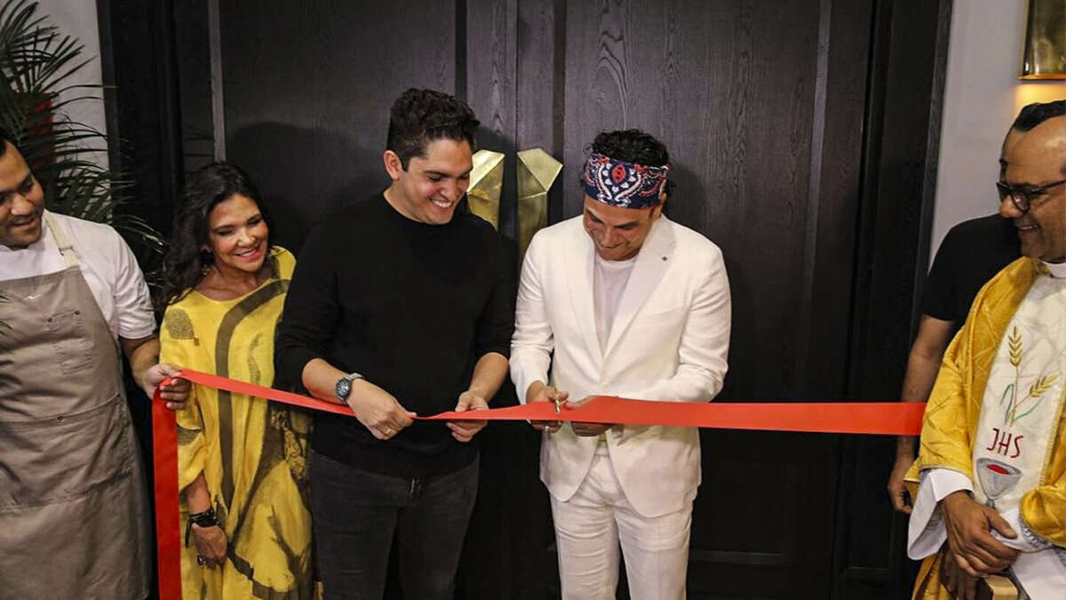 Se abrió ‘El Rubí’, el nuevo restaurante de Silvestre Dangond Tras un tiempo de descanso y a punto de iniciar una nueva gira de conciertos, Silvestre Dangond visitó Valledupar con el propósito de inaugurar su nuevo emprendimiento, el restaurante 'El Rubí'.