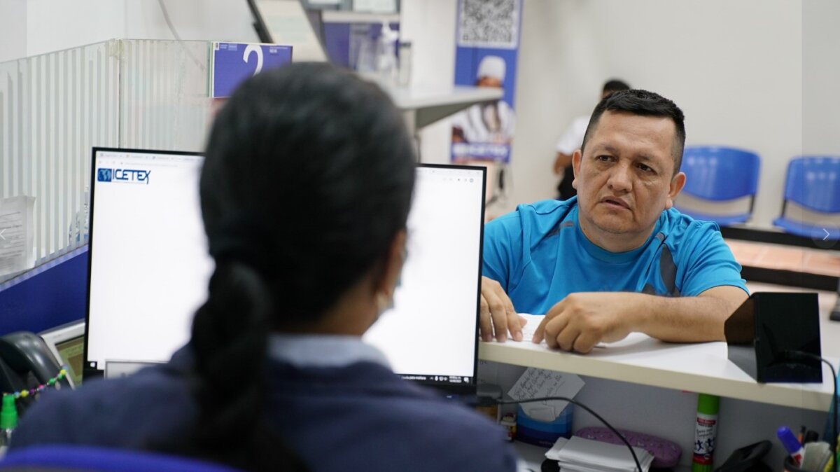 ¡Ojo! El Icetex alertó sobre tramitadores fraudulentos que estarían haciendo de las suyas 1 ¡Ojo! El Icetex alertó sobre tramitadores fraudulentos que estarían haciendo de las suyas El director del Icetex, Mauricio Toro, aseguró que algunas personas inescrupulosas se están haciendo pasar por funcionarios de la entidad y están pidiendo dinero a los ciudadanos por realizar trámites que no tienen ningún tipo de costo.