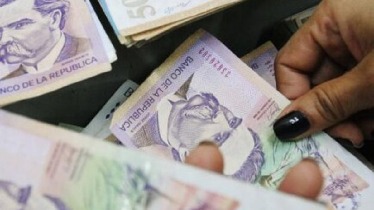 Este es el billete que se van a ganar los congresistas con el aumento de sueldo 4 Este es el billete que se van a ganar los congresistas con el aumento de sueldo Pese a los constantes intentos de bajarle el salario a los congresistas, todo indica que va a seguir creciendo, pues este 24 de julio, el presidente Gustavo Petro firmó el decreto por el cual se fija el aumento anual del pago a los legisladores para el 2023: 14,62 %.
