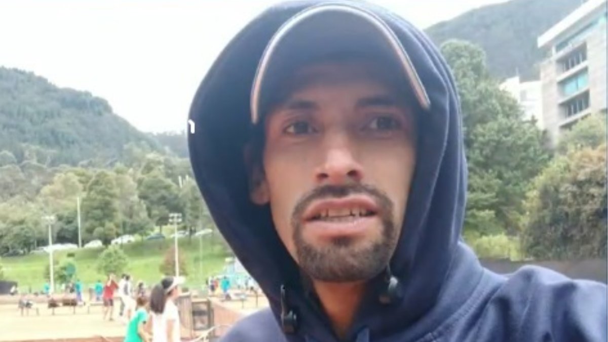 Misteriosa desaparición del profe de tenis Edwin Pineda en Suba Edwin Samuel Pineda es un hombre de 37 años que trabaja como profesor de la Liga de Tenis de Bogotá y desapareció en extrañas condiciones el domingo 23 de julio cuando salió de su casa en el barrio Portal de las Mercedes, en la localidad de Suba y se dirigía a su trabajo en el Parque Nacional.