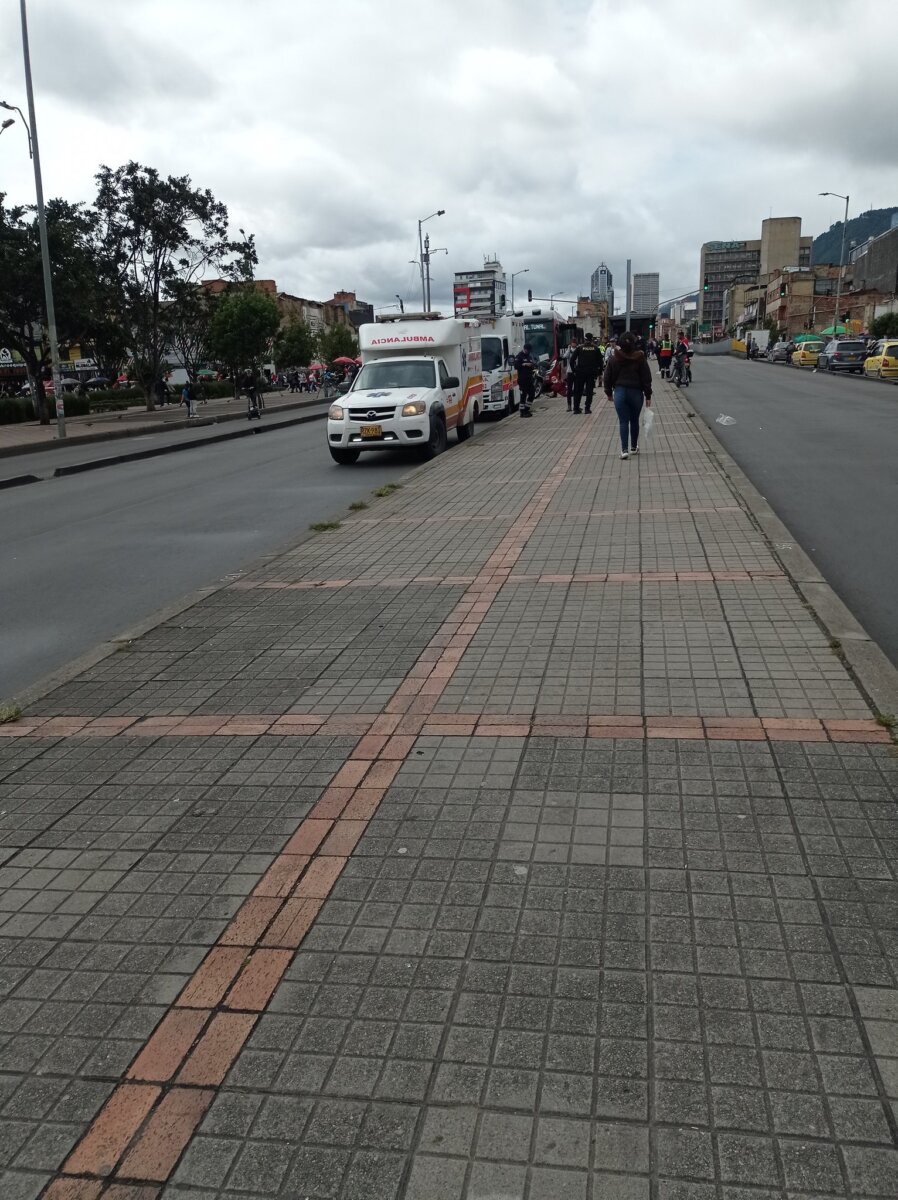 ÚLTIMA HORA: Una mujer falleció al interior de un bus de TransMilenio 2 ÚLTIMA HORA: Una mujer falleció al interior de un bus de TransMilenio El hombre habría sufrido una muerte natural al interior del articulado.