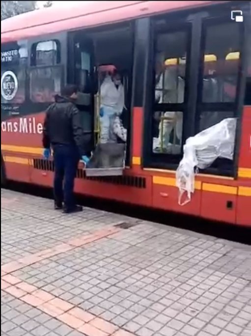 ÚLTIMA HORA: Una mujer falleció al interior de un bus de TransMilenio 1 ÚLTIMA HORA: Una mujer falleció al interior de un bus de TransMilenio El hombre habría sufrido una muerte natural al interior del articulado.
