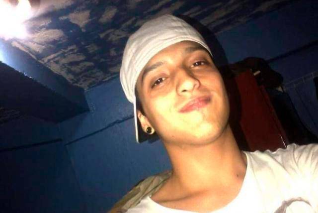 Un comentario le costó la vida: condenan a hincha que mató a un mesero Dos sujetos que llevaban camisetas de Atlético Nacional resultaron asesinando a un mesero a golpes y patadas por un comentario que les hizo por invitarlos a seguir al restaurante. Uno de los hinchas fue condenado.