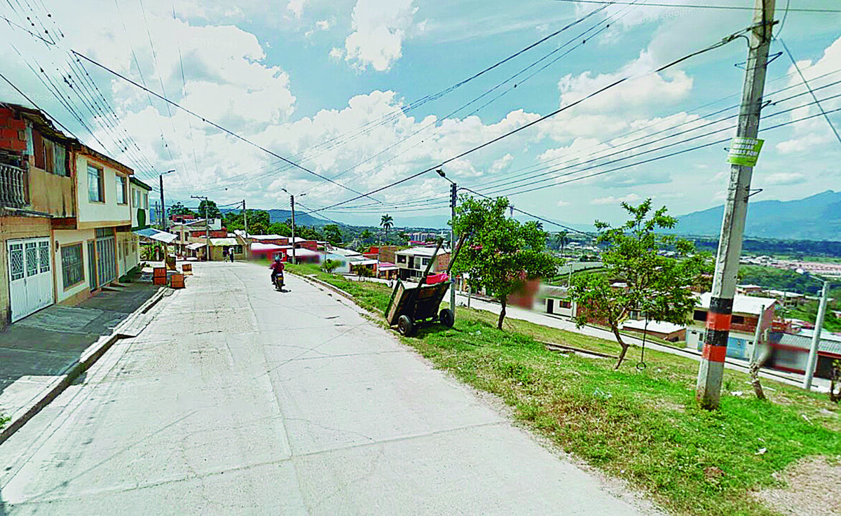 Tragedia en Fusagasugá: una bala perdida acabó con la vida de Kevin 2 Tragedia en Fusagasugá: una bala perdida acabó con la vida de Kevin Kevin se encontraba celebrando el nacimiento de su hijo en una taberna de Fusagasugá, cuando fue sorprendido por una bala perdida. Una de las empleadas del lugar resultó herida.