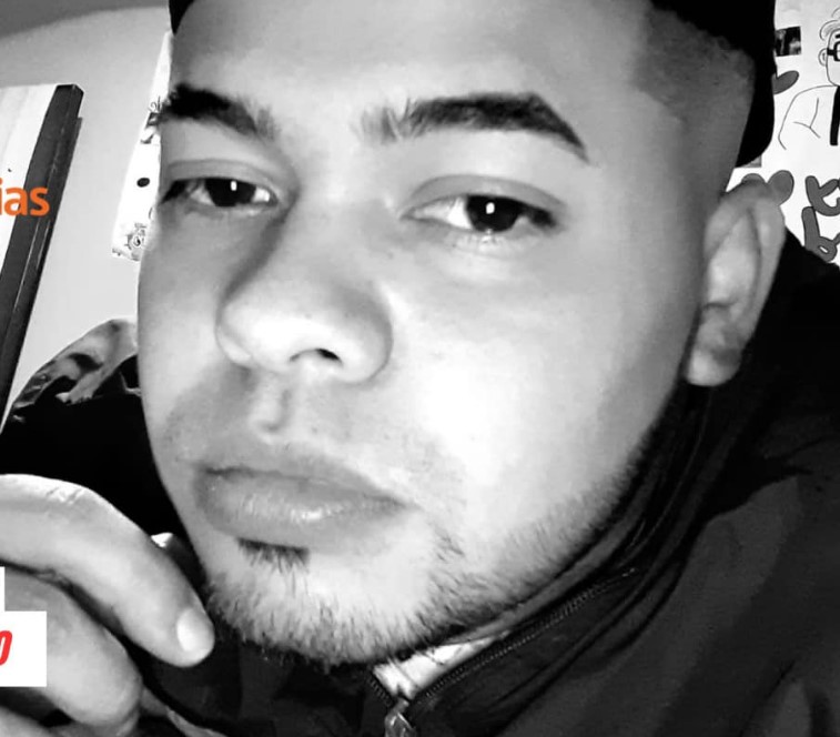 Tragedia en Fusagasugá: una bala perdida acabó con la vida de Kevin 1 Tragedia en Fusagasugá: una bala perdida acabó con la vida de Kevin Kevin se encontraba celebrando el nacimiento de su hijo en una taberna de Fusagasugá, cuando fue sorprendido por una bala perdida. Una de las empleadas del lugar resultó herida.