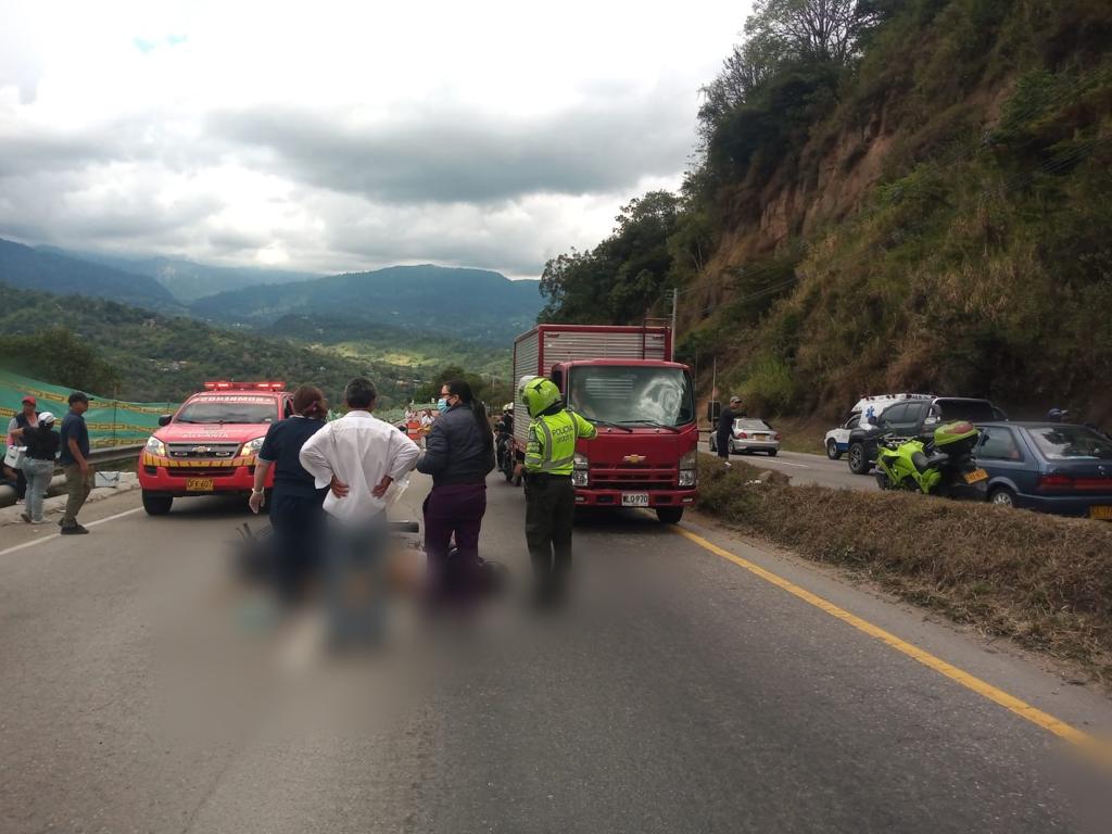 Motociclista falleció en trágico accidente de tránsito La tarde de este sábado, un motociclista falleció en un aparatoso accidente de tránsito.
