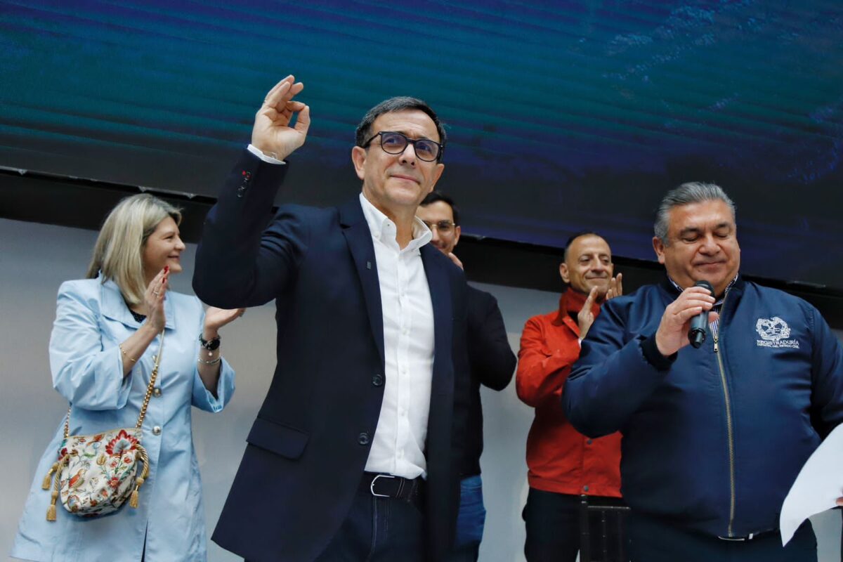 General Jorge Luis Vargas, nuevo candidato por la Alcaldía de Bogotá Exdirector de la Policía, general Jorge Luis Vargas, oficializó su candidatura por la Alcaldía de Bogotá.