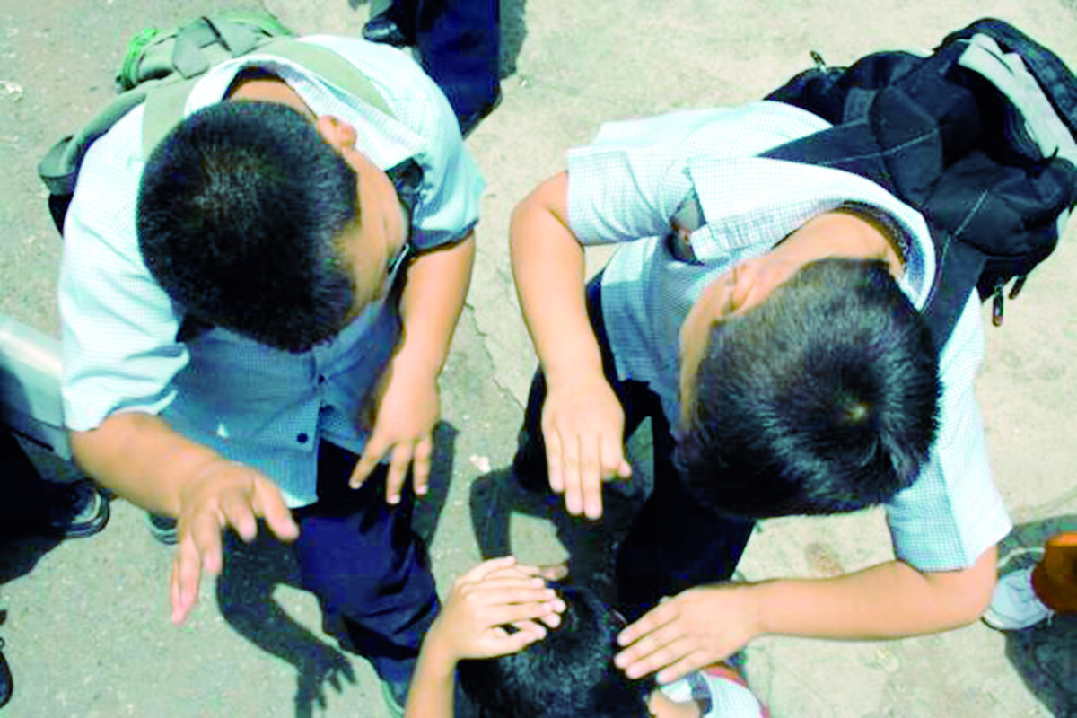 La Corte pone en cintura a los colegios por casos de matoneo 1 La Corte pone en cintura a los colegios por casos de matoneo La decisión de la Corte Constitucional se dio por cuenta de un caso de matoneo que se presentó en el Colegio Helvetia, de Bogotá.