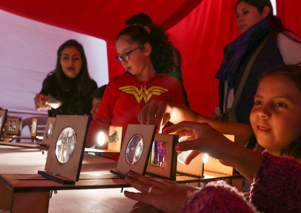 ¡Y será gratis! Cinemateca al Parque llegará a seis localidades de Bogotá 3 ¡Y será gratis! Cinemateca al Parque llegará a seis localidades de Bogotá Teusaquillo será la primera parada de la Cinemateca al Parque, la cual tendrá actividades gratis para los miembros de toda la familia. ¡A programarse!