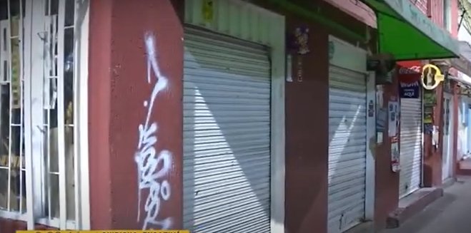 Robo a mano armada en un bar de Engativá 9 Robo a mano armada en un bar de Engativá Siete ladrones robaron a las personas que se encontraban al interior de un bar de Engativá.